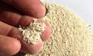 Костная мука содержит также много кальция и нередко используется как раскислитель. Костная мука содержит также много кальция и нередко используется как раскислитель.