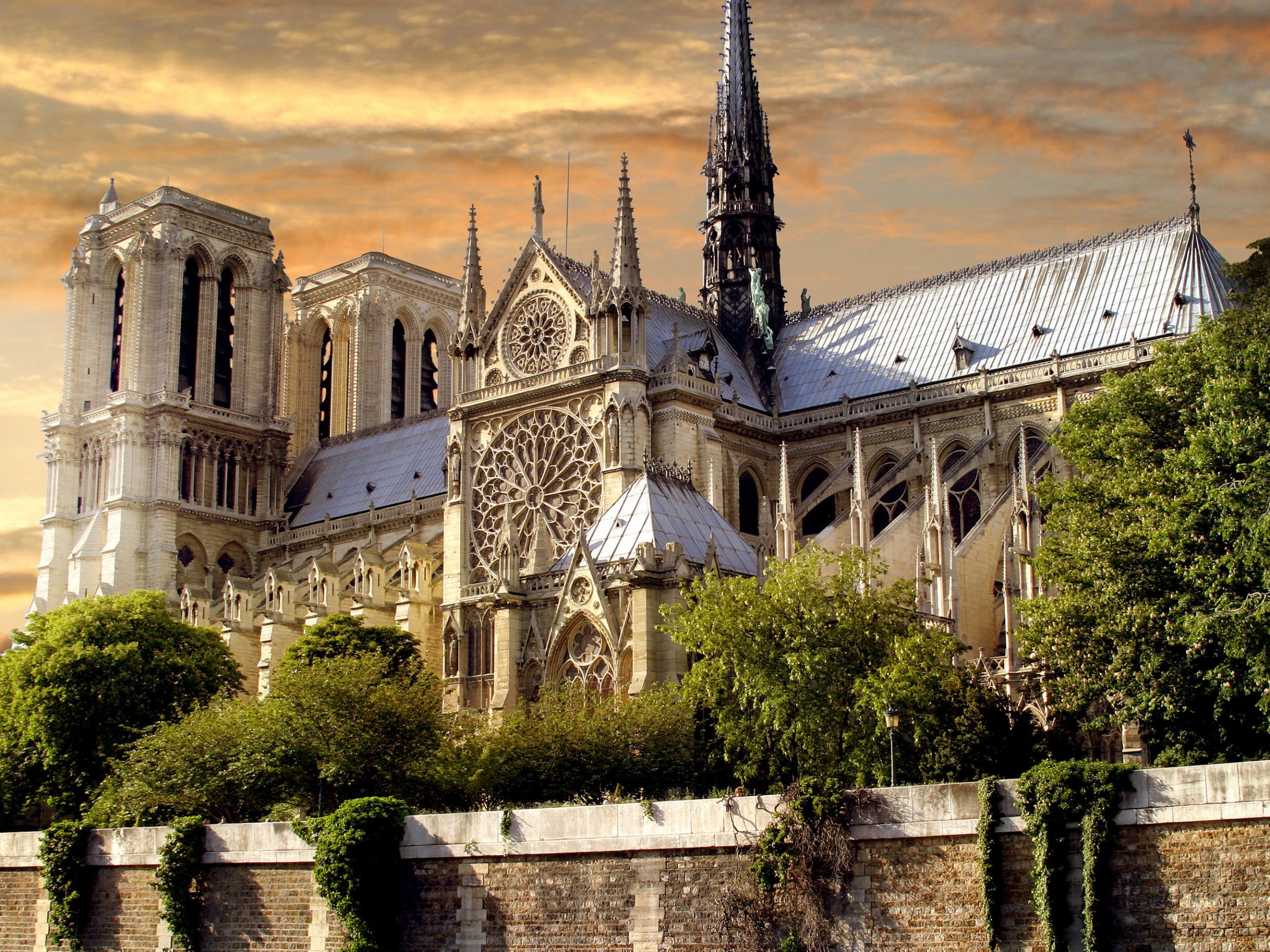 Собор Парижской богоматери – один из самых величественных построек Мира