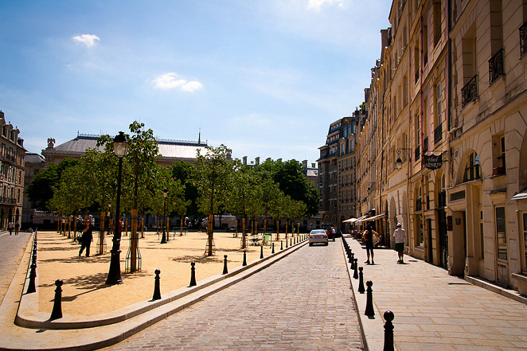 Площадь Дофина в Париже (как добраться, история, фото)